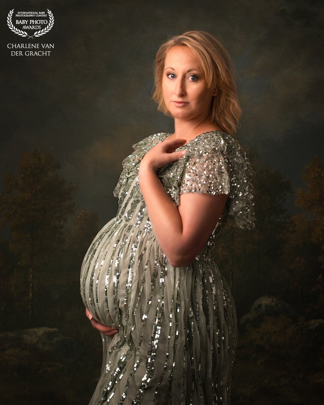 This work of art is created when everything comes together perfectly. I love these colors and the softness of the setting. It is an unforgettable experience when you have yourself photographed in this way. I would like to give this experience to every pregnant woman if I could.