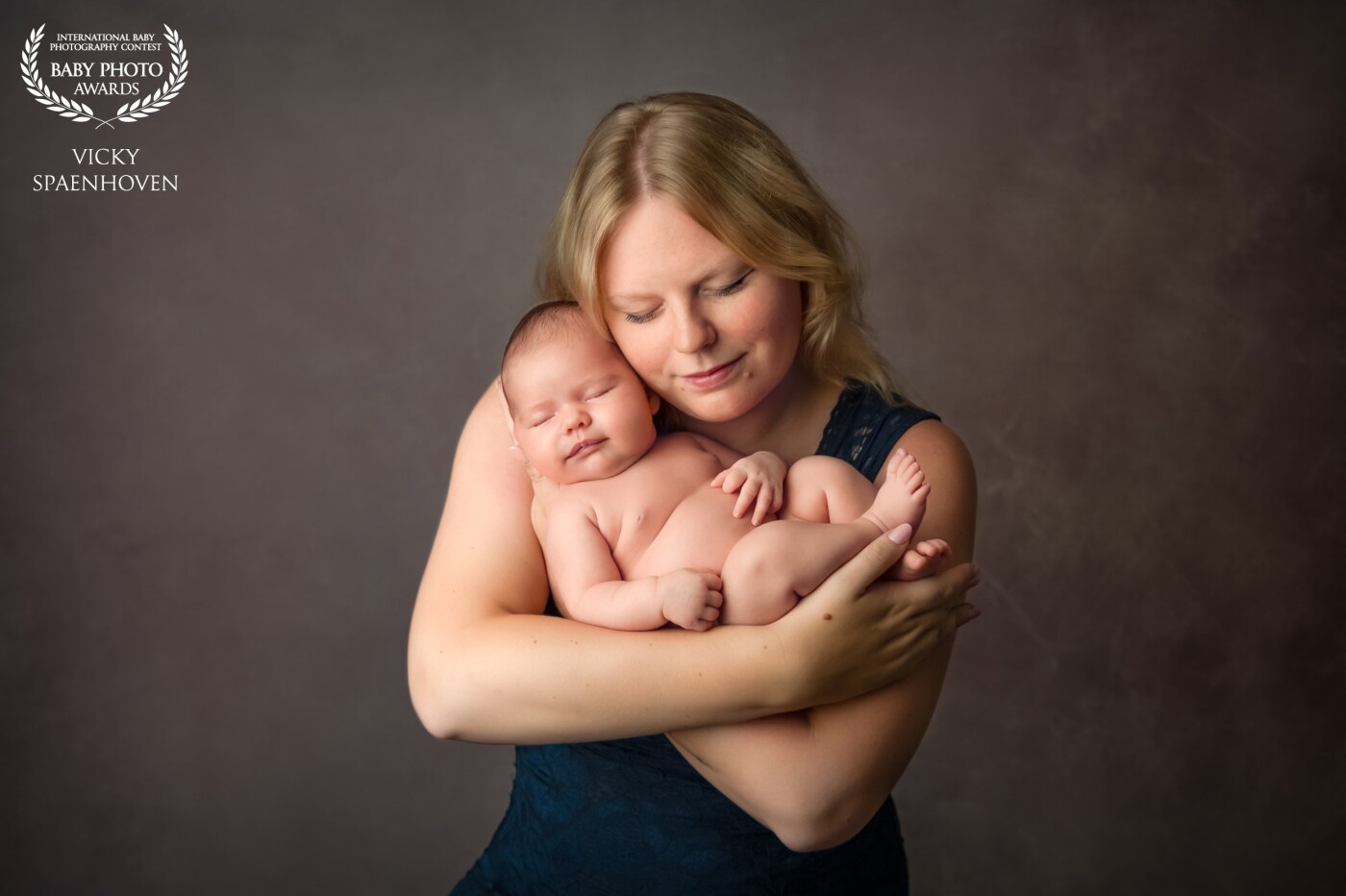 Pure love between a mother and her newborn babygirl of almost three weeks old.  I used a big softbox to create soft light en shadows. A picture to cherish forever. ❤️