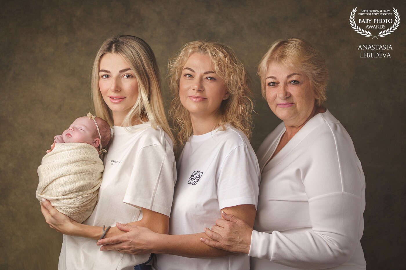 There are four generations in this photo ... Pro-grandmother, grandmother, mother and daughter ... Follow this example! They are beautiful, sweet, gentle and beloved! Great photo. I thank the whole family for such support.