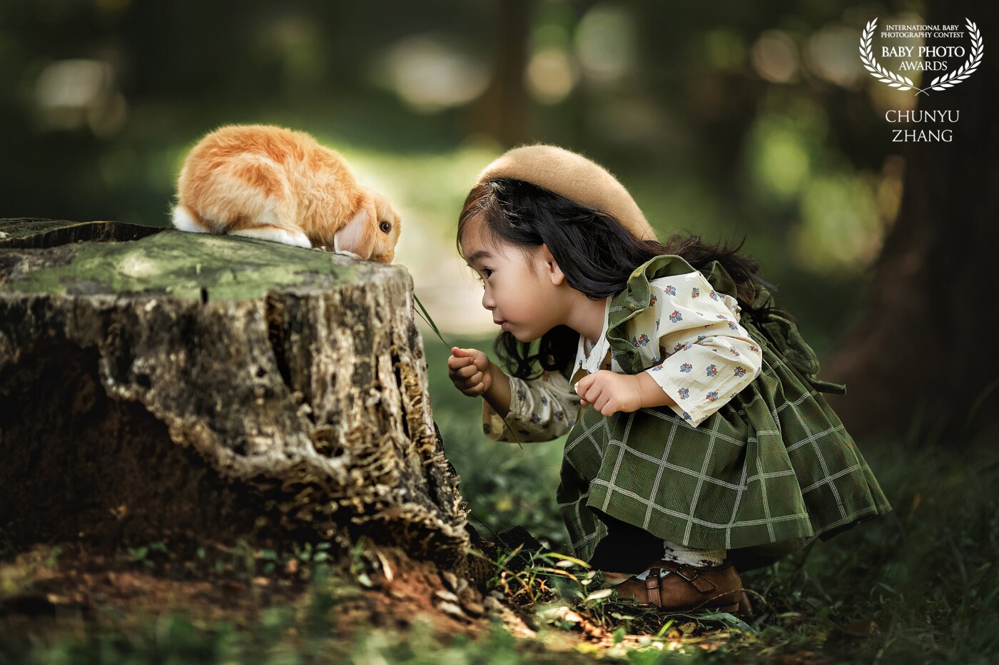 Hey little bunny, what do you want to eat? flowers? chocolate? bread? meat? what about some grass? Here you go! The little bunny loves grass and plays really well wiith the cute girl.