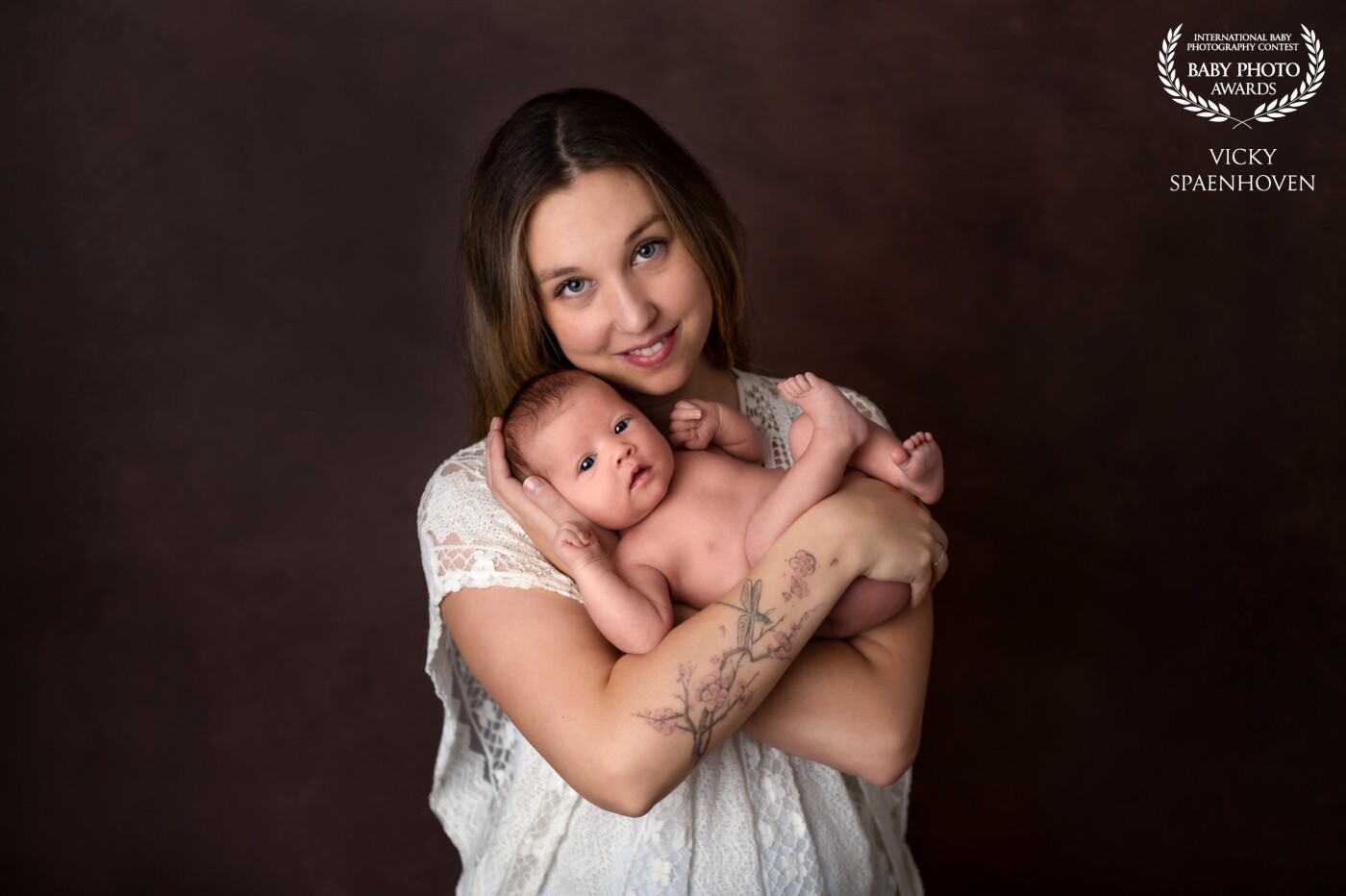 Beautiful mom and babygirl. Really love their natural expression. Simple and pure. Unconditional love ❤️<br />
I used a big softbox to create soft, beautiful light.