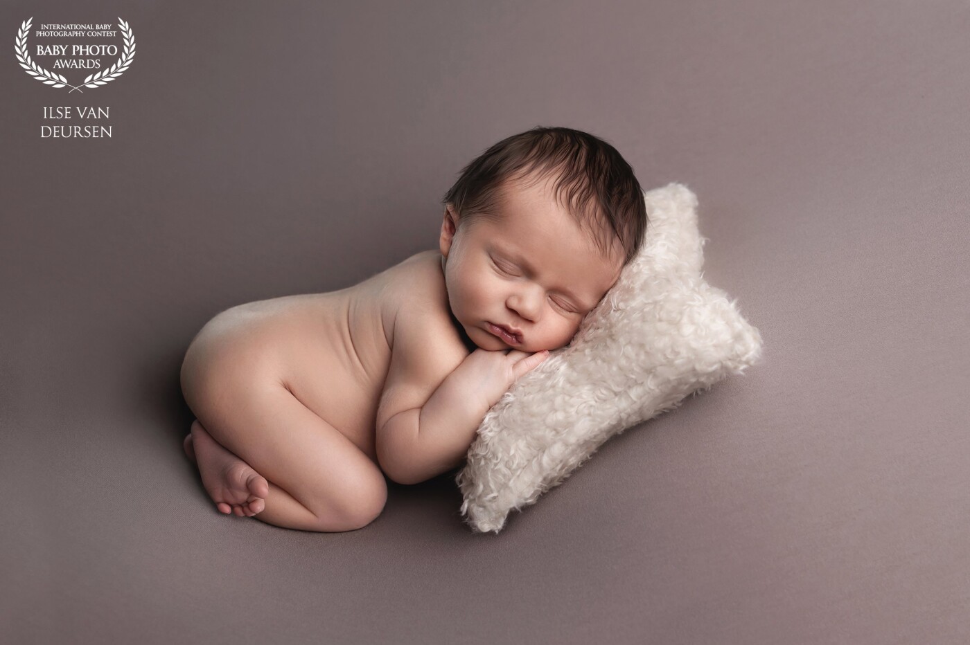 Isn't he cute? This little boy came into my studio and slept like a little prince during the whole session. I was completely in love.