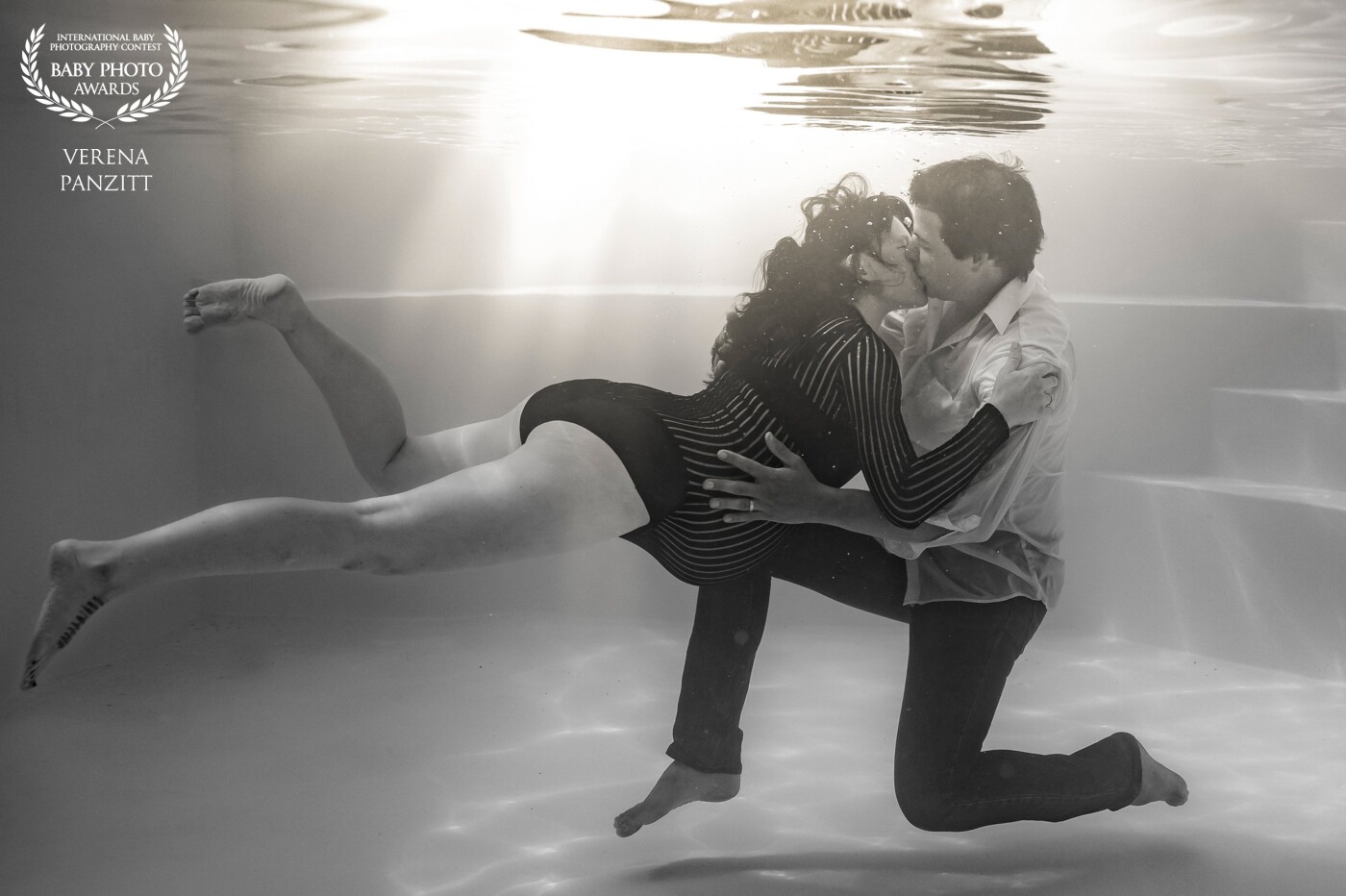 This wonderful couple expected their 4th child and wanted a special fotoshooting, something extra. They reached out for a fotografer on social media and asked for ideas. I always wanted to try out underwaterfotografy, so I contacted them. They immediately loved the idea. This picture was captured in a reshoot. The first attempt failed due to bad light conditions and low quality gear. Thankfully they gave me a second chance and we had a lot of fun practicing on a super cold summer day.