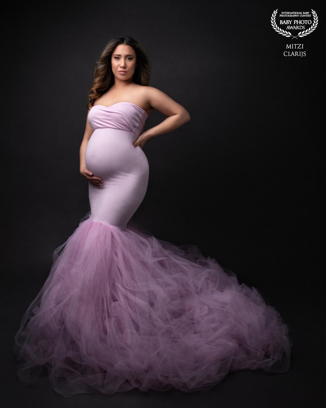 Hello, gorgeous! <br />
This mom really shows that women are beautiful, powerful and sexy, even (or should I say especially!) when your body is changing during a pregnancy.