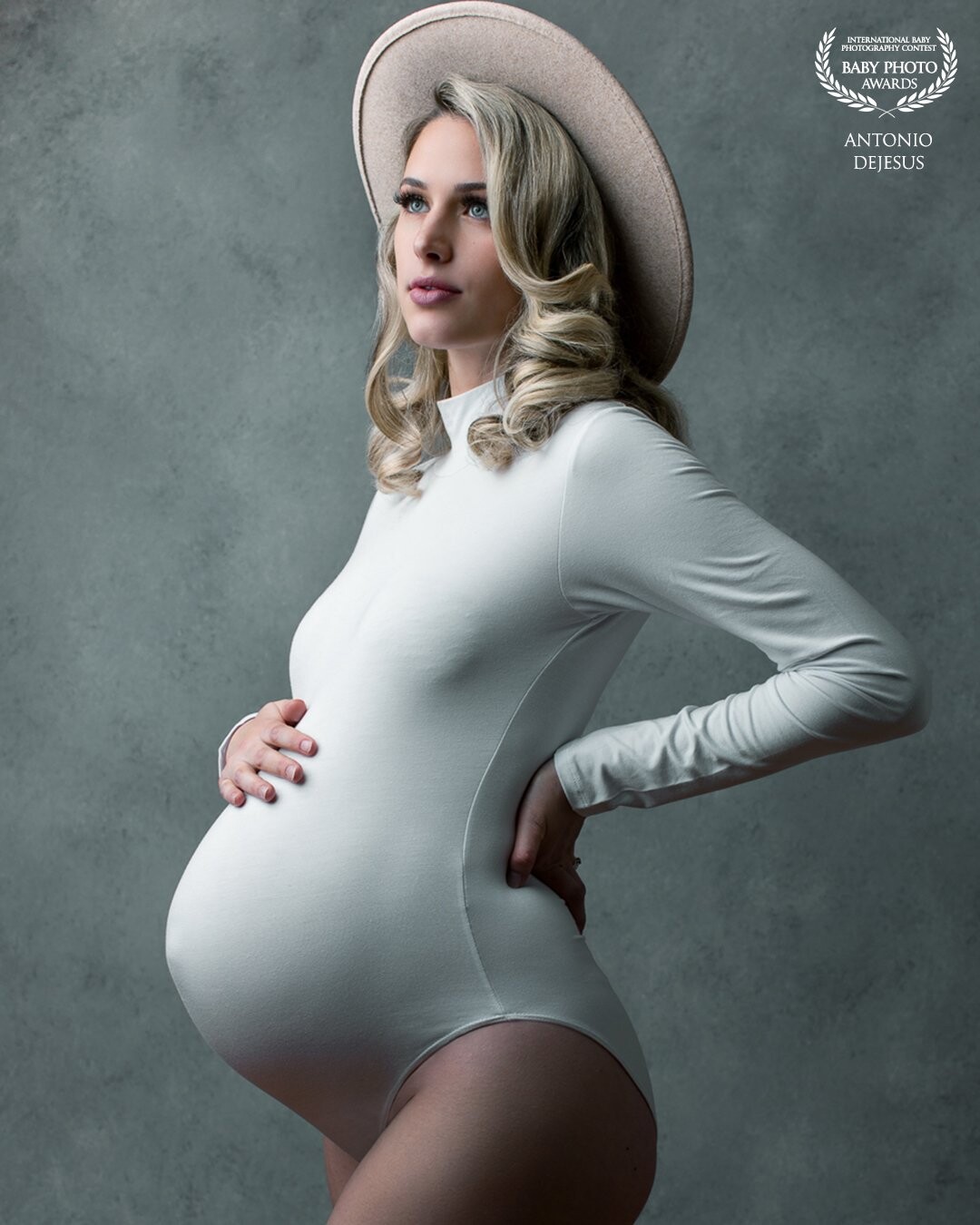 This beautiful mother is expecting her twin boys for her second pregnancy! I wanted to capture this pregnancy showing her with confidence and strength without losing the sense of maternal beauty.