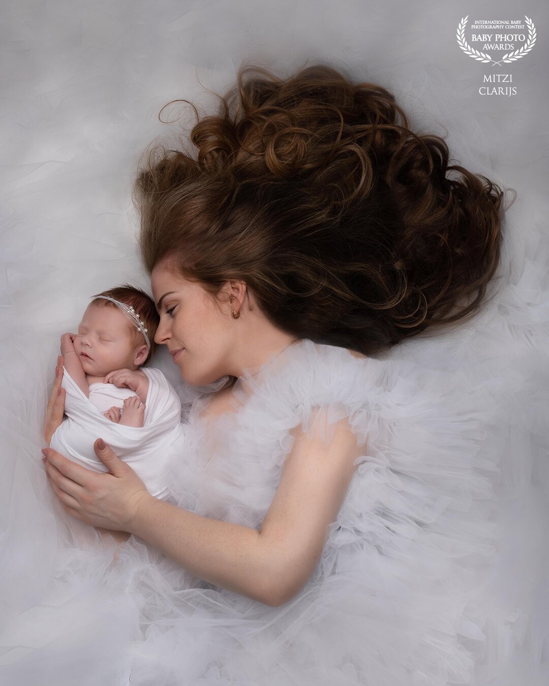 I believe this is such a powerful pose to show the unconditional motherlove. The connection between a newborn baby and mother is incredible, nature ensures that you are so well aligned to each other.