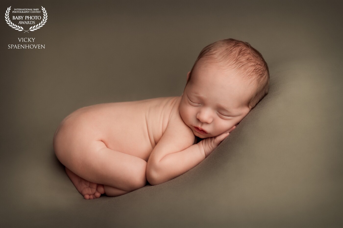 I'm really happy to receive an award for this pure image. I think these pictures are worth so much because they are so pure and timeless. It's all about the baby and there are no 'distractions'. I used a big soft box to create soft light.