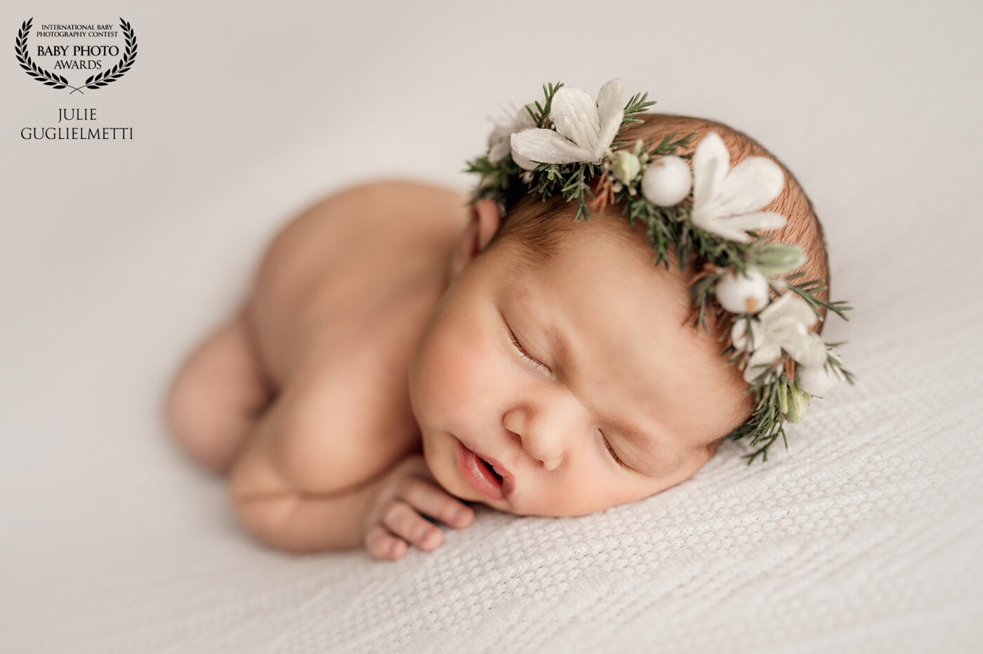 Little forest fairy. Sometimes it takes just one small element for the photo to stand out. Less is more, especially in newborn photography...