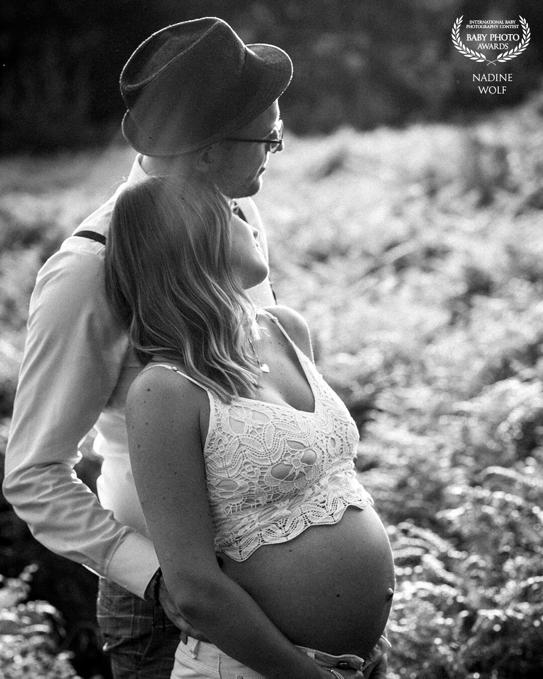 This beautiful picture was taken in the Wahner Heide. The mood between the two of them, the light and the anticipation of their future together as parents were just perfect.