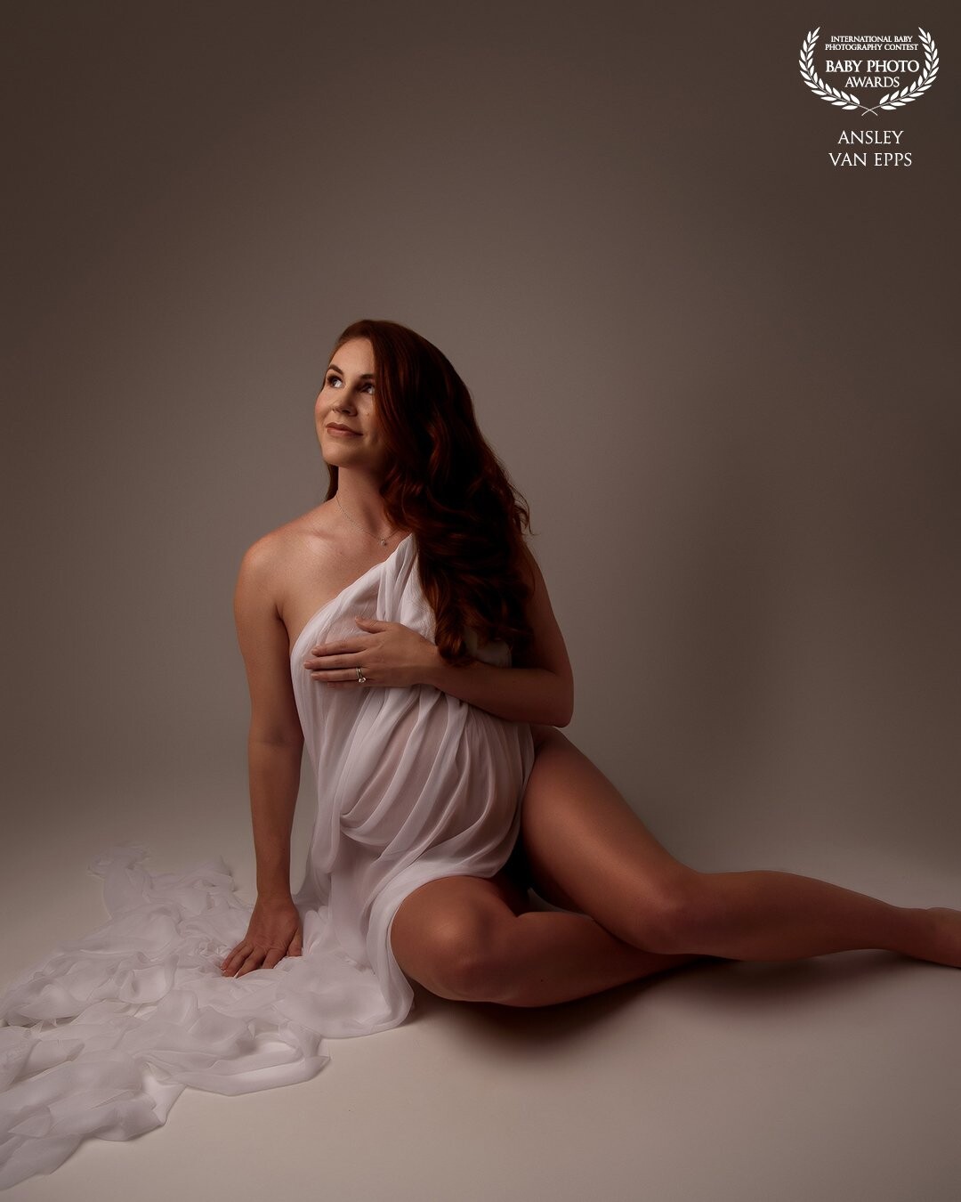 Beautiful Holden loved her body and the way she looked during pregnancy and wanted to capture this time during her pregnancy. We chose minimalist dresses and opted for simple white silk to really show how amazing the female body is.