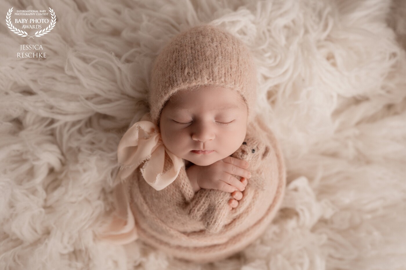This little sweet baby girl holds her teddy and are very loved by her parents, so it was a gentle session and i am so happy, that this photo will be chosen for the collection.