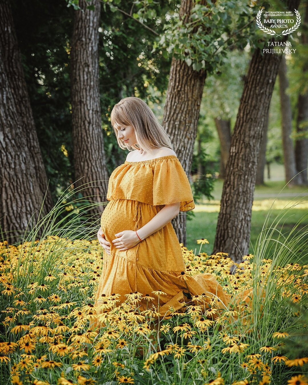 The image is so refined. It's one of my favorites from summer 2022! Seeing this small row of yellow flowers from a previous session! I know exactly what I will do at the next photo session and the color of the dress was chosen intentionally. So it works well for me to visualize the result in your head.