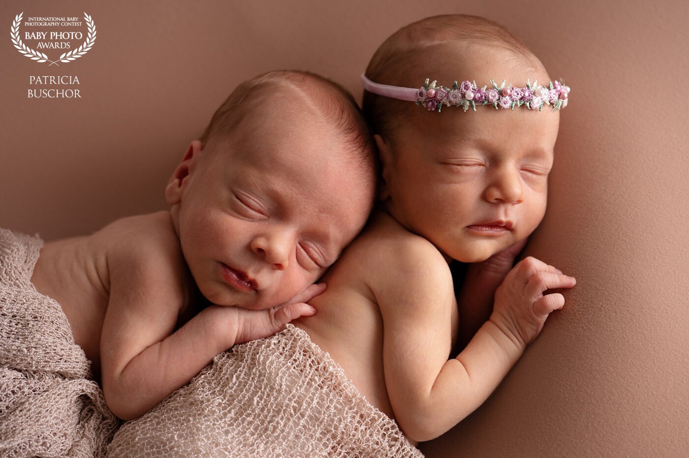 The photo shoot with the twins was just magical. They have participated super well and slept quite a lot. It was a huge honor to photograph these two wonders of very close friends of mine