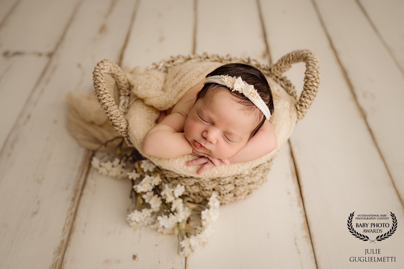 This amazing simple basket is my most requested prop by parents, I really love how versatile it is! This natural boho set-up worked so lovely for this adorable baby girl.