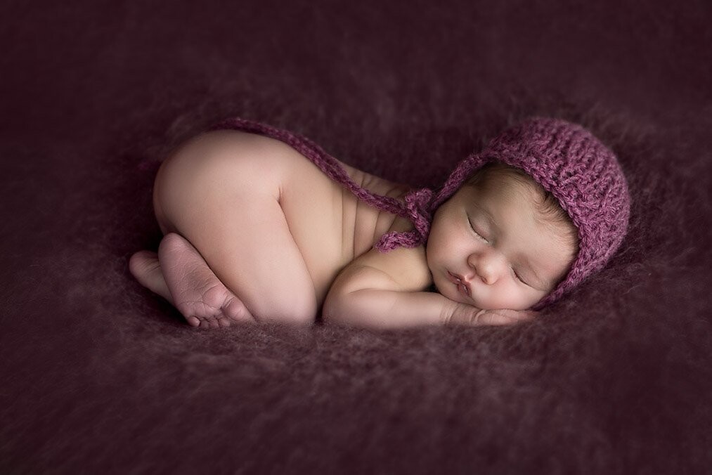 This beautiful little girl's name is Lydia. She was born to a set of wonderful parents who chose to have a home birth with a midwife versus going to the hospital. With no complications what so ever Lydia came into the world on February 19th 2016. I must say she was a dream baby for her session, slept like a rock and so beautiful!