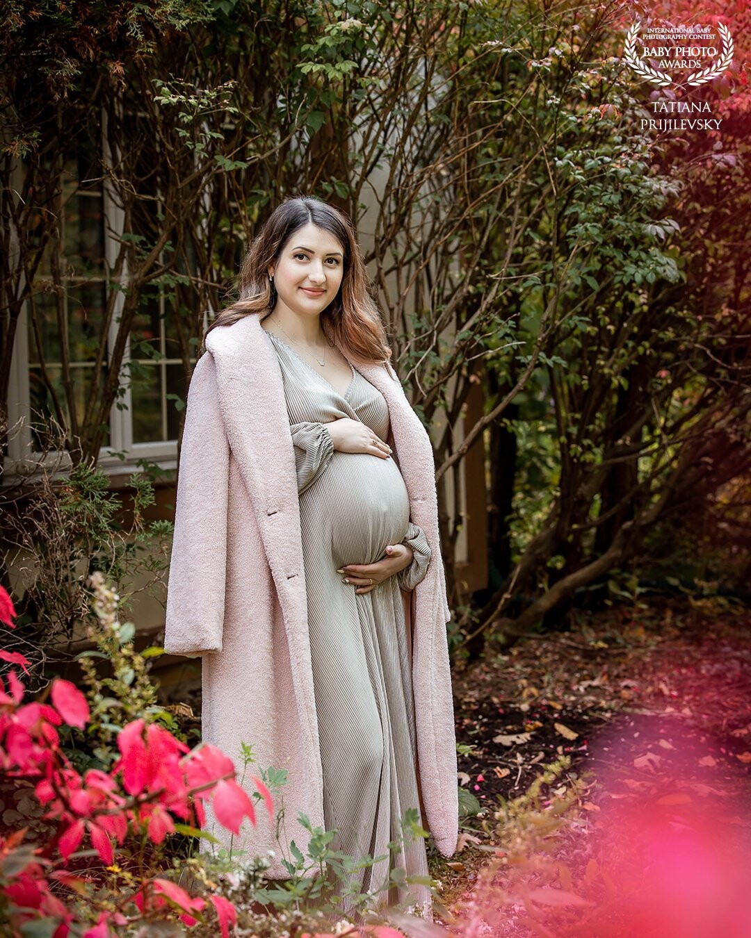 October… this month is special about taking outdoor photos. Beautiful mom to be for second time. Lovely mood and pastels treatment of automne colours.