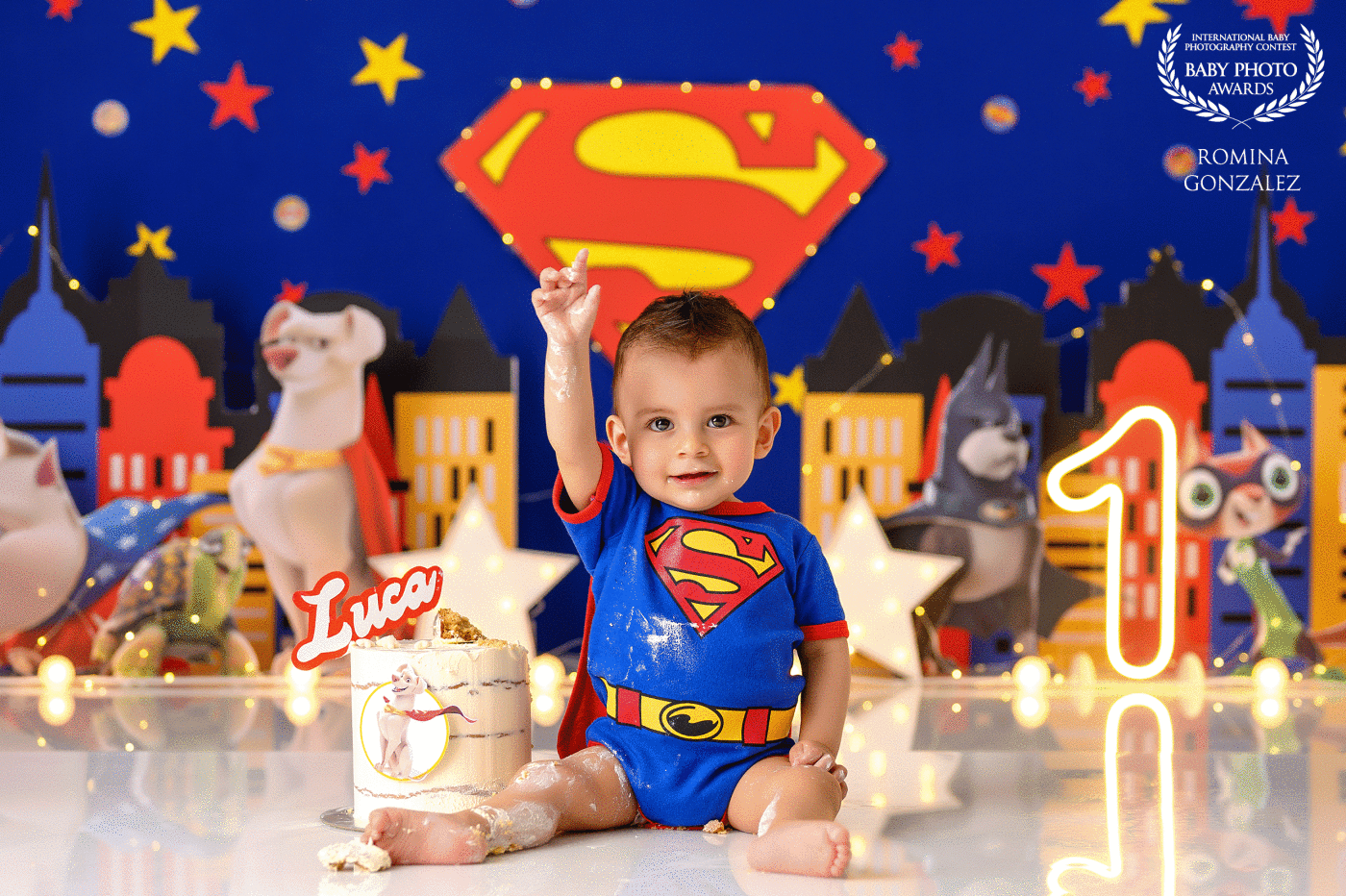 This little superman is ready to save the babies world. Luca is turning ONE and he had a great moment during his birthday cake session.