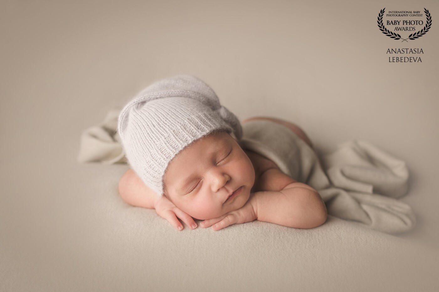 How glad I am to be in the 81 collection again. In this photo, a newborn 14 day old baby Alexander. This photo session was very memorable and loved. Everything was so easy and simple!