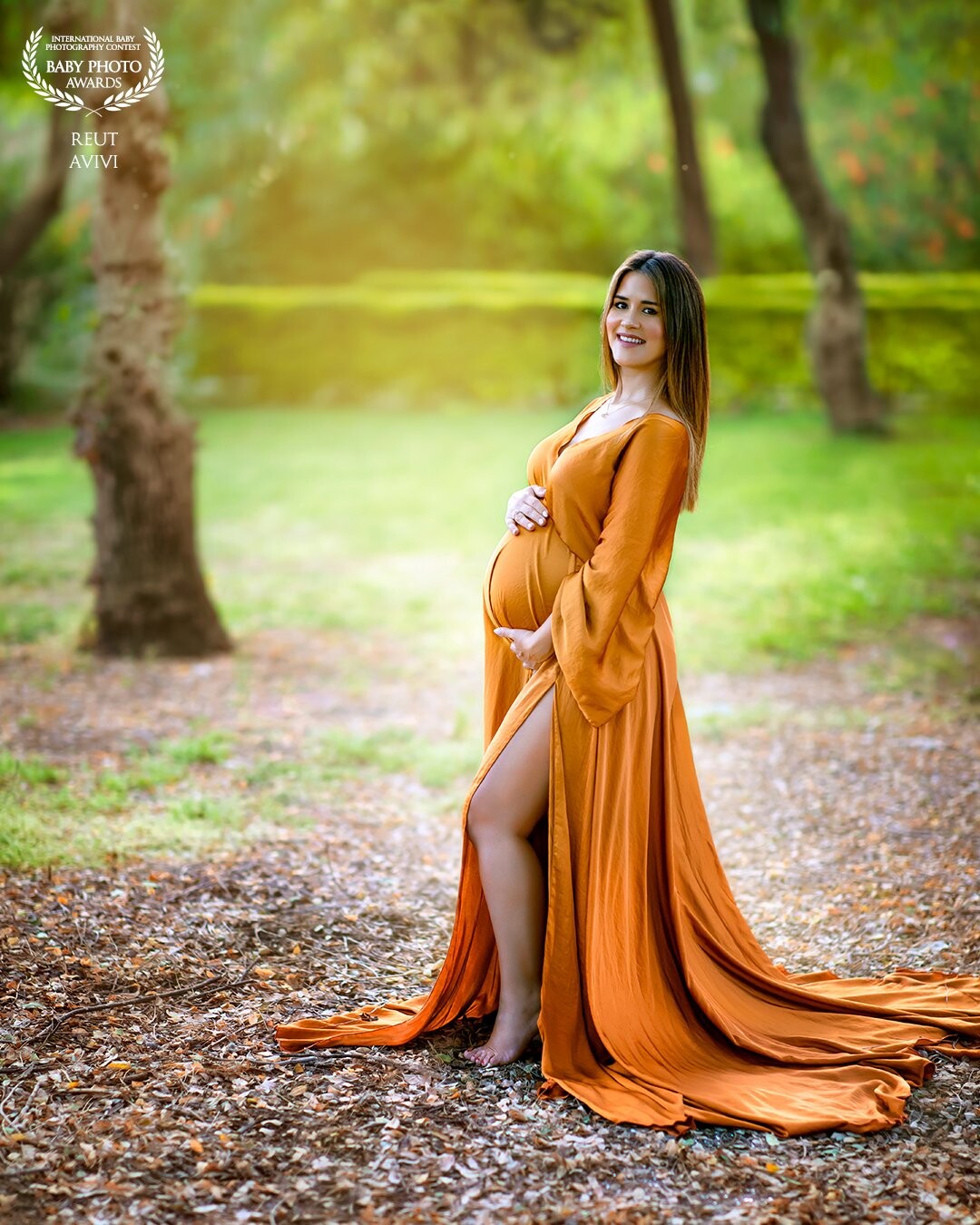 Beautiful Abigail preserves the memory of her first pregnancy in exciting pregnancy photos in the beautiful nature,<br />
The color combination of the dress and nature matched perfectly!