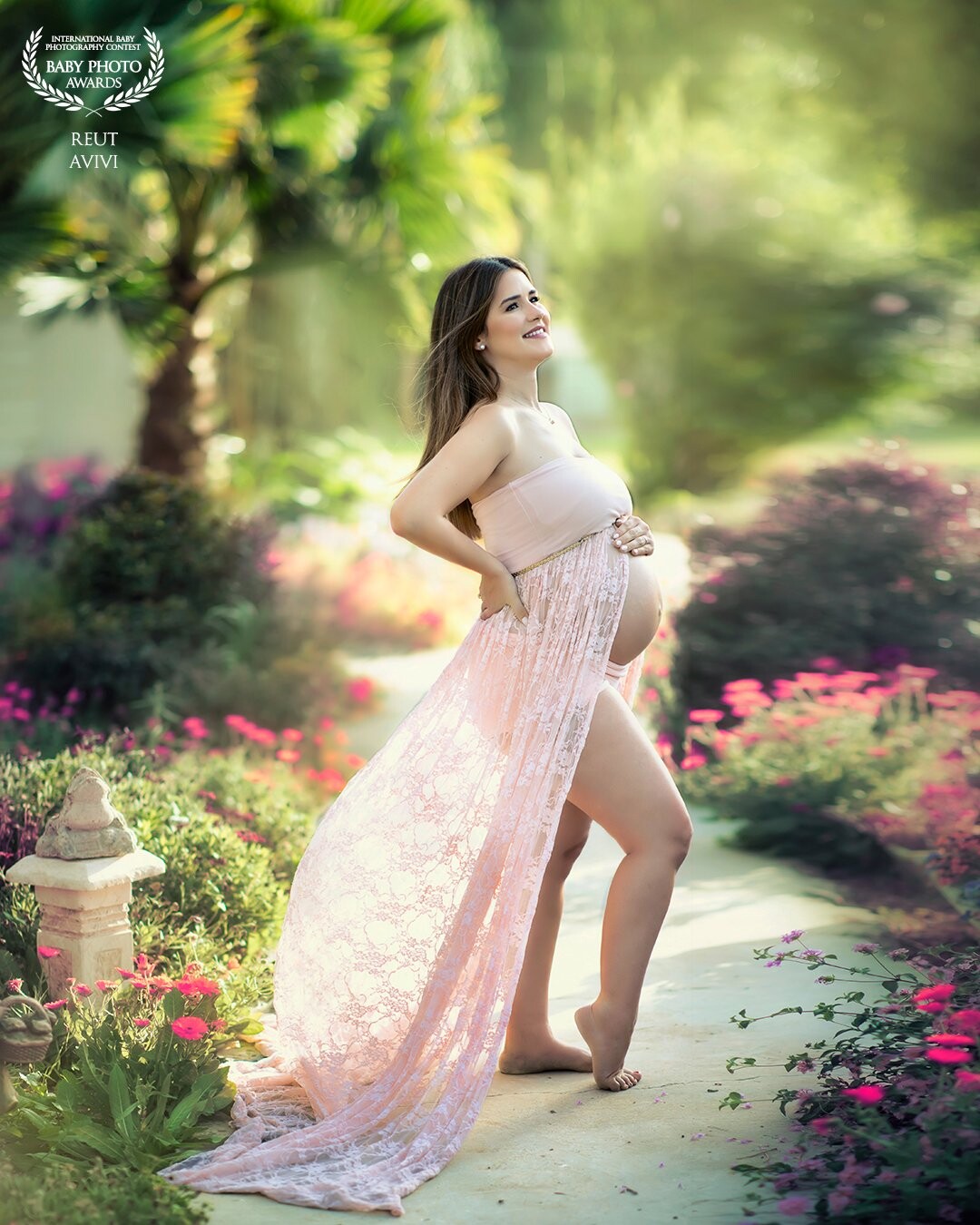 A perfect memory of the pregnancy in the wonderful garden next to my studio, the planning that a magical photo will come out exceeded expectations