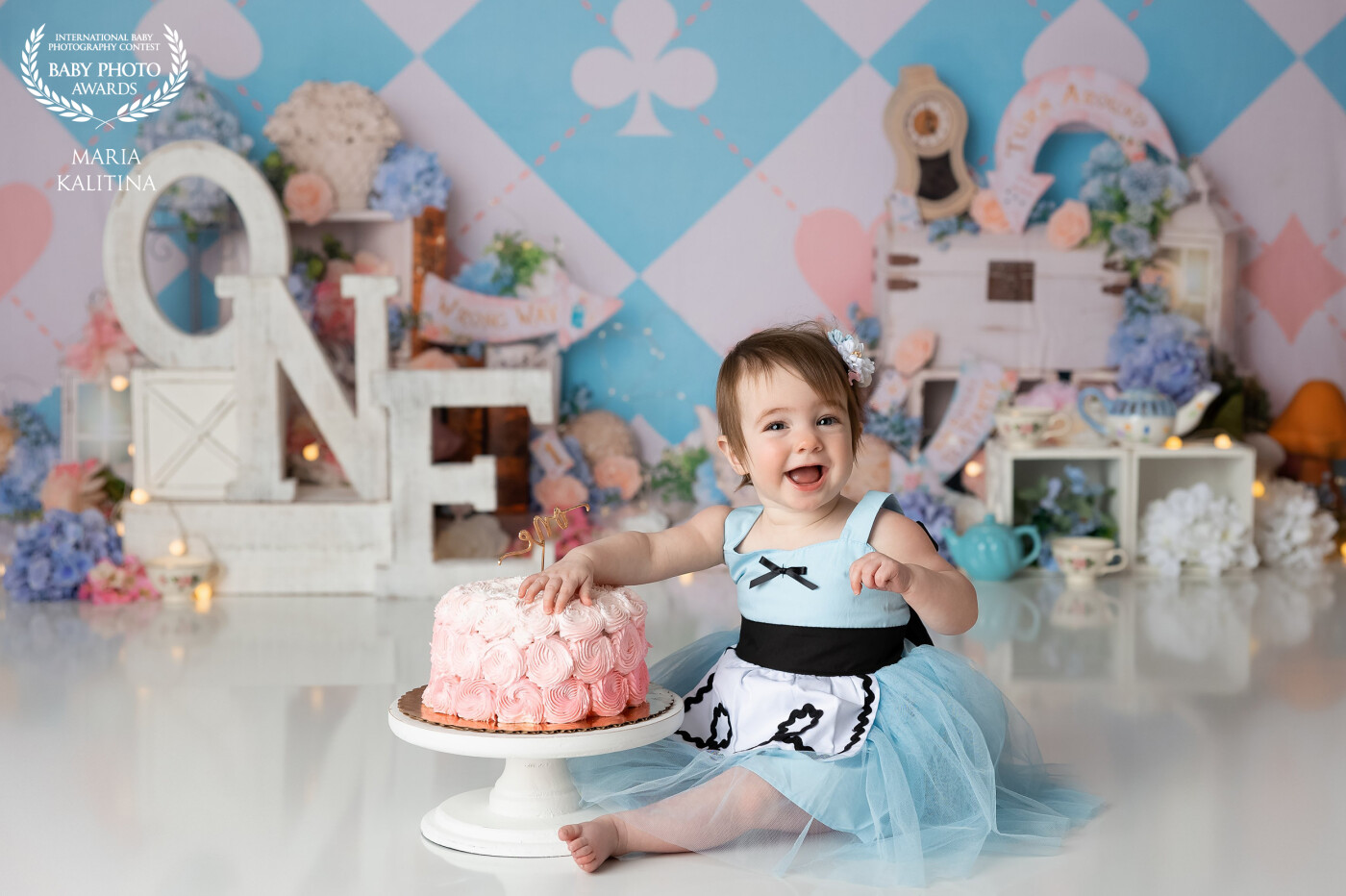 This is an adorable cake smash set with "Alice in Wonderland" theme requested by my client. Baby girl had so much fun playing with her cake; her smile is so captivating! It was such a wonderful experience for her and her parents. The first year when baby is so little yet their world is full of discoveries fly by in a blink of an eye, and photos of these cute moments will be cherished for many many years.