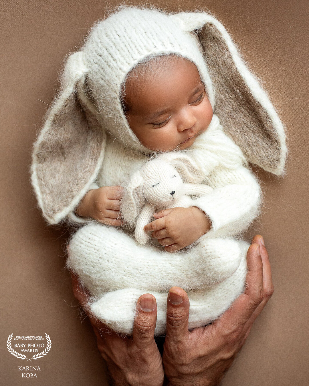It is so safe in strong daddy's hands... <br />
Frozen unforgettable memories, the cutest moments captured - all this is about a newborn sessions for babies.<br />
I enjoy every single session, every single baby I work with - my work is a happiness itself.