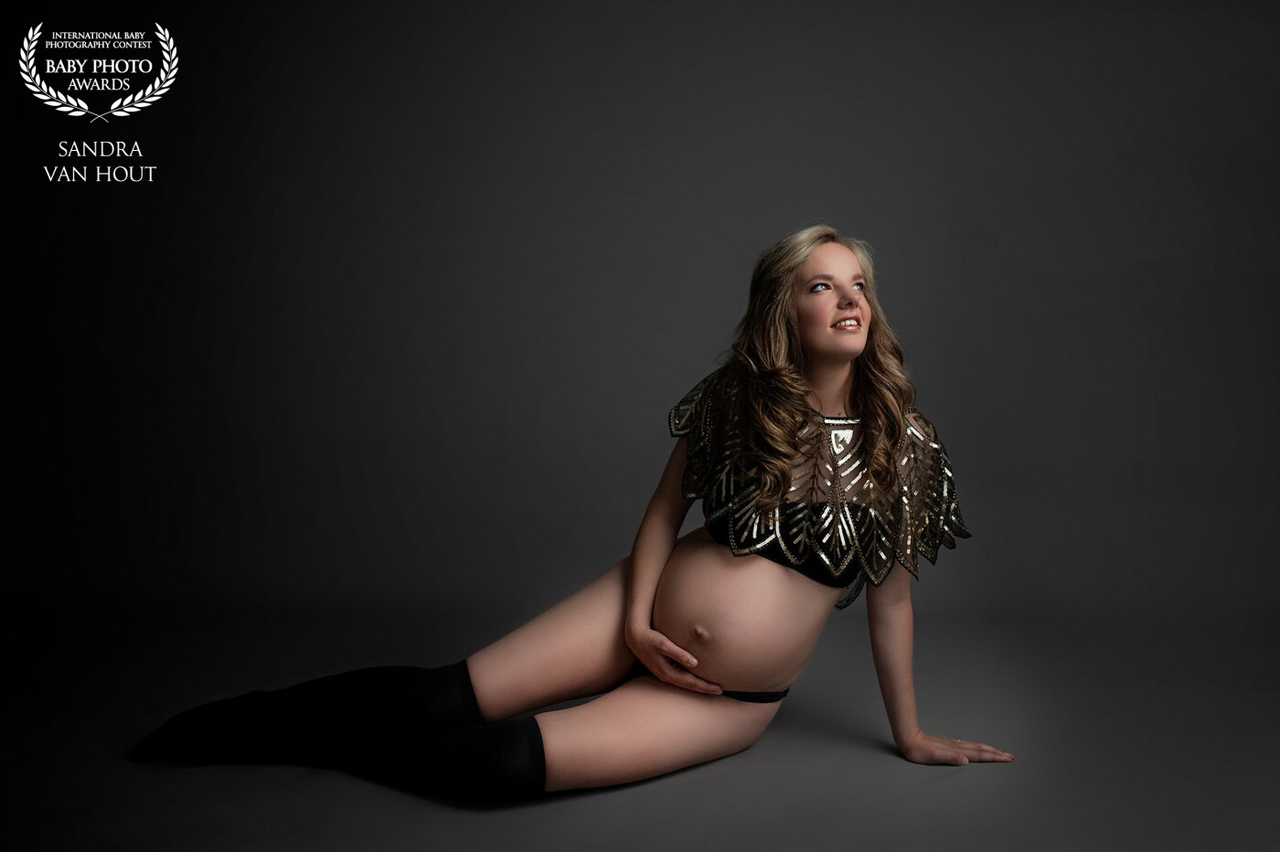 Maaike was so beautiful pregnant, she choose a session with make-up and hair. And i think thats the best way to do you’re maternity session. It gives you so much confident that you shine evenmore.