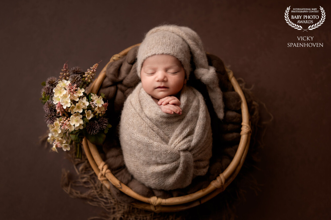 A warm and tender image of babygirl Aadika. I think those brown color tones look so good on her. The flowers are a lovely detail.