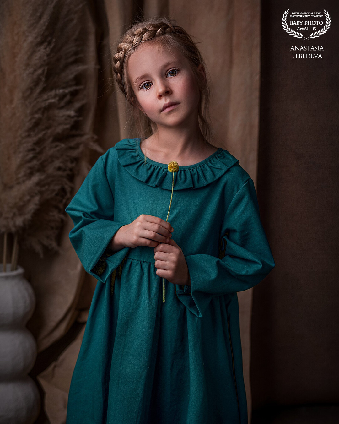 A charming photo shoot for Darina to capture unforgettable moments of her childhood in beautiful and exciting photographs. The bright colors of the dress and the girl’s sophisticated face delighted her parents.