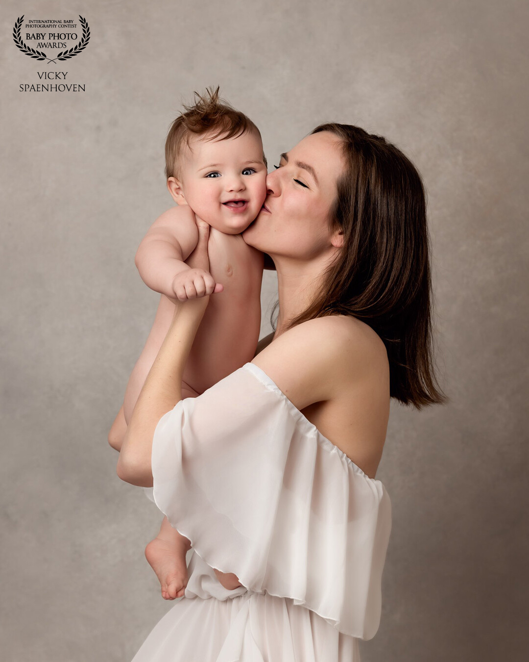 Mommy and me sessions are one of my favorite sessions. You can see so much love and feel the strong connection between a mother and her child. Love it.