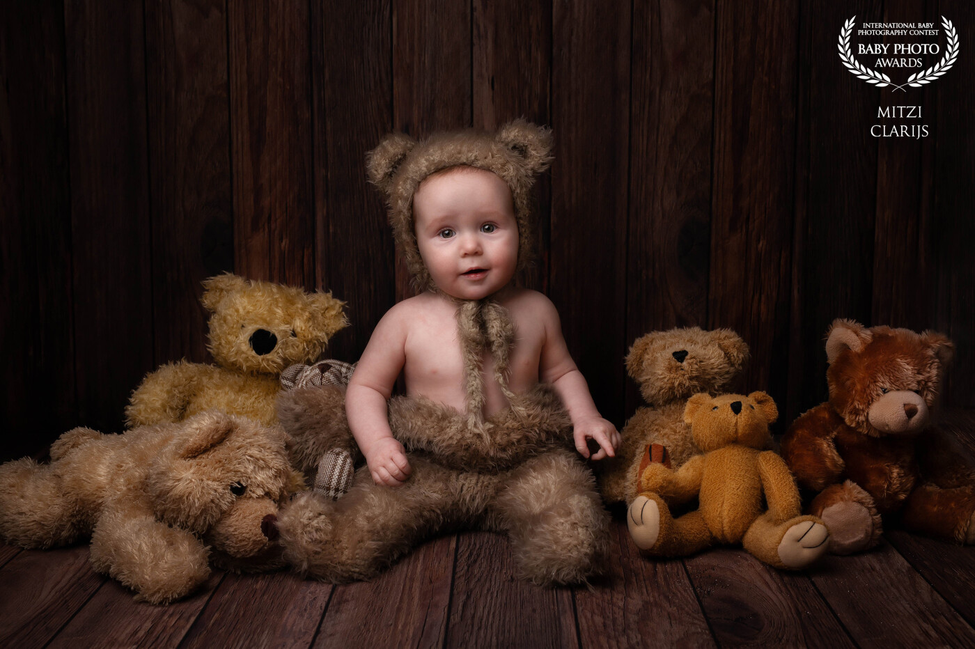 Little Louana and her bear-friends.