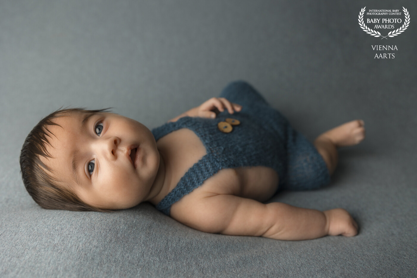 This cute 1 month old baby didn’t want to sleep in the session, so i makes photos of him while he was awake and i really love his eyes!