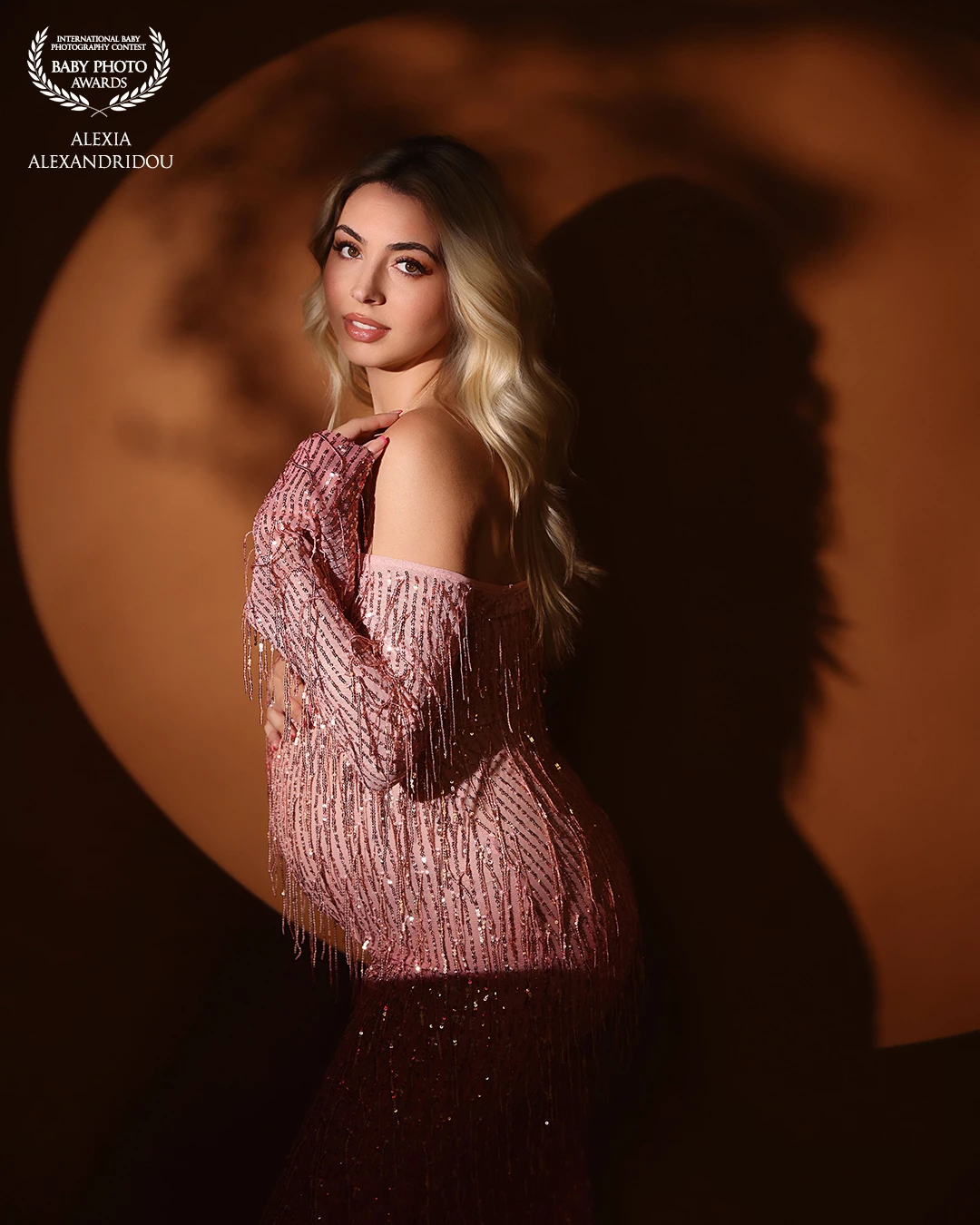 A portrait shaped by the glow of that moment and the inspiration I felt for this beautiful mother. A blend of shadows, sparkle, and her own quiet strength.