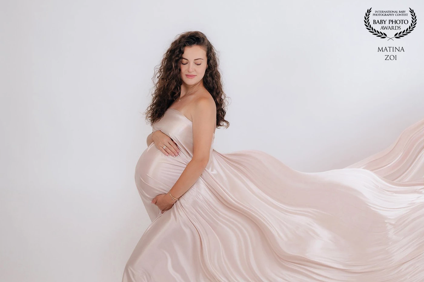 Pregnancy is the most beautiful journey to motherhood and every photo is a treasure that keeps this unique chapter alive forever!!