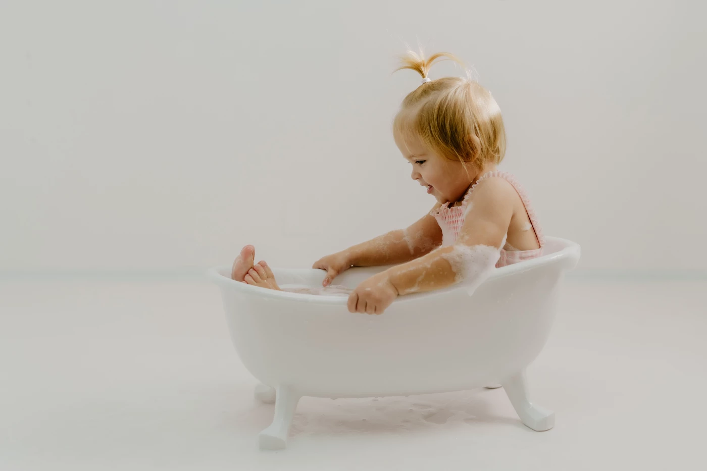 Badewannen-Abenteuer 🛁✨
Eintauchen, spritzen, lachen – dein Bad, dein Abenteuerland!