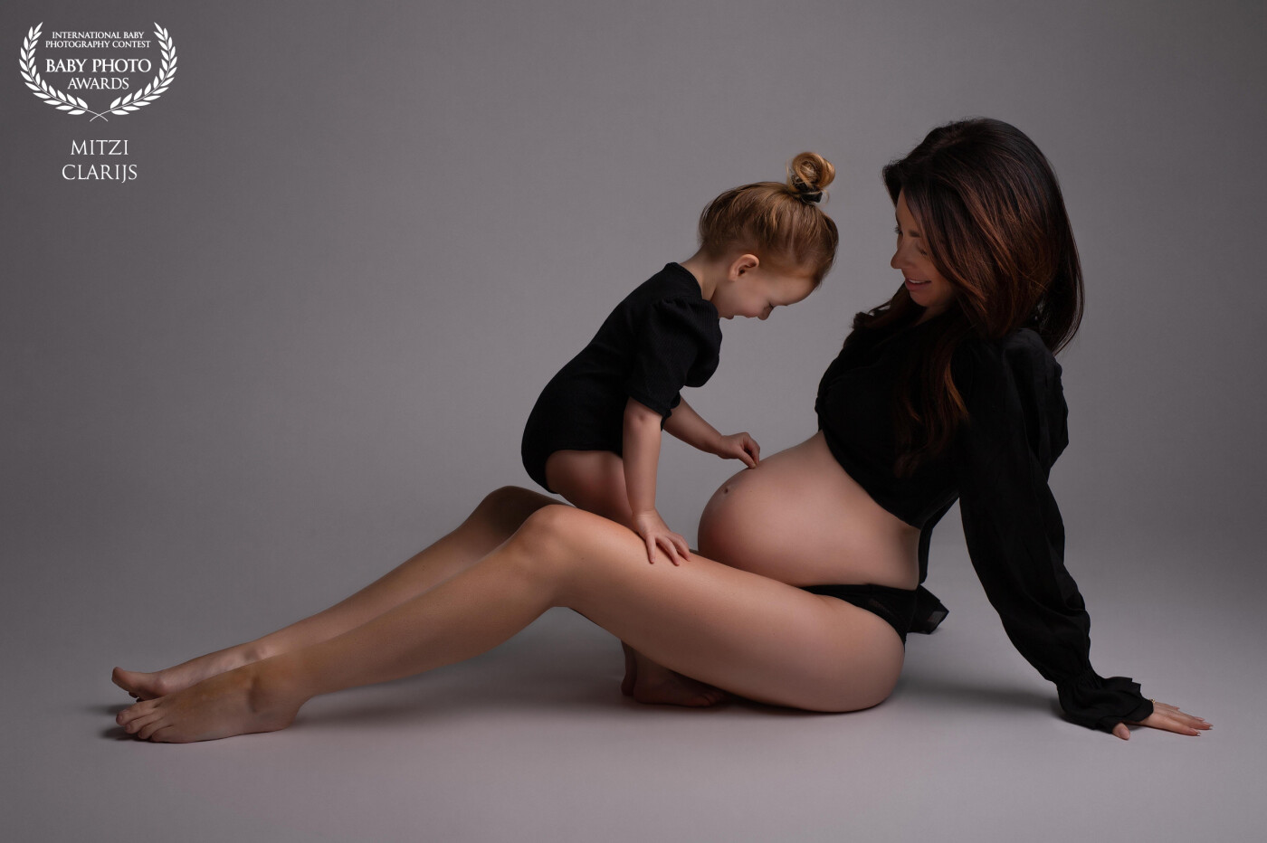 What an amazing mom and daughter, they were so sweet together. <br />
Always so precious to bring partner and other children to the maternity session. <br />
We will always try to capture this connection.
