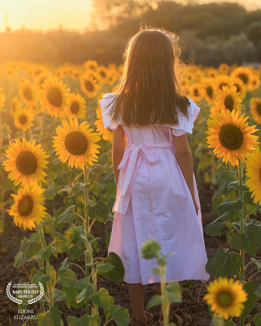 My little girl surrounded by sunflowers! In love with this photo! A great afternoon with this girl!