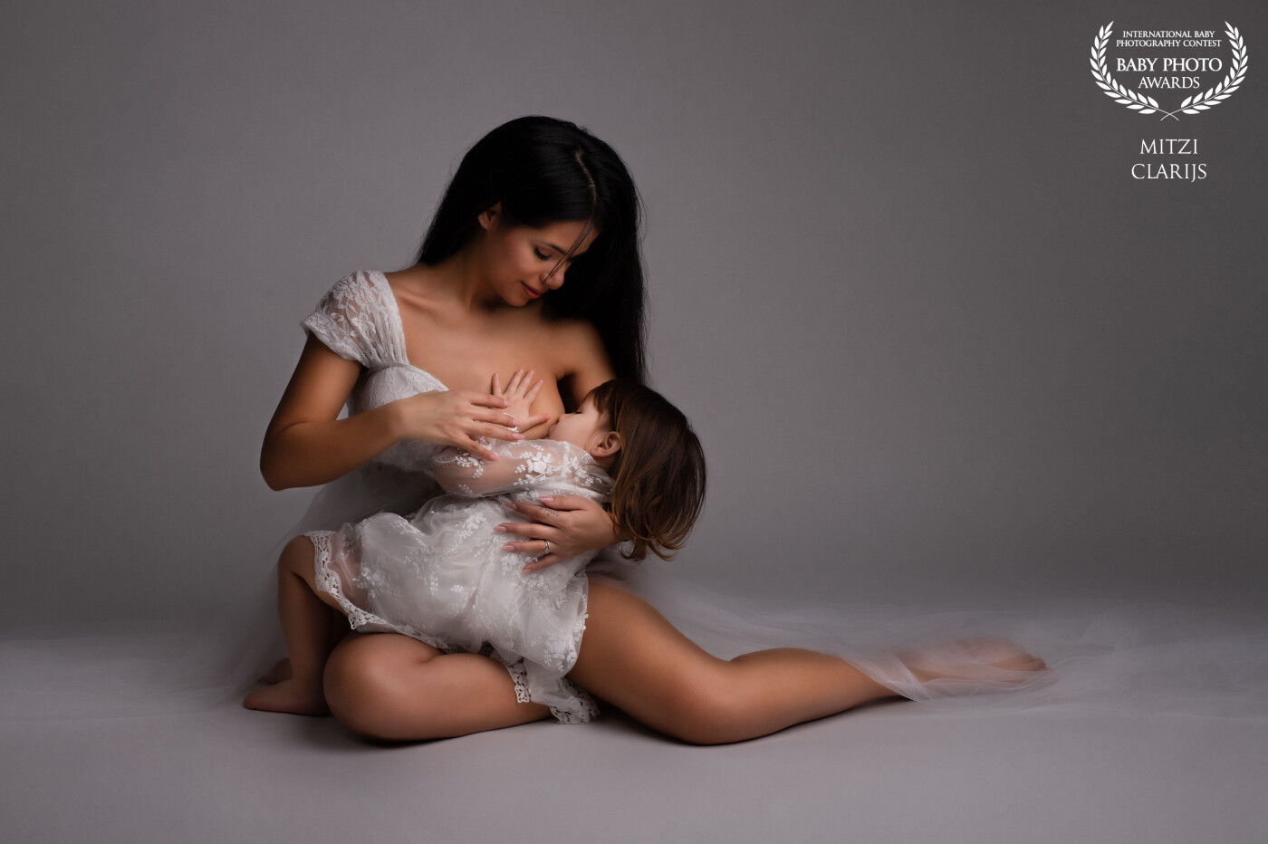 Another gorgeous mom with her little one. I love to include special moments for them in the photoshoot. Breastfeeding is such an intimate moment between mom and her children, so precious to have this captured forever.
