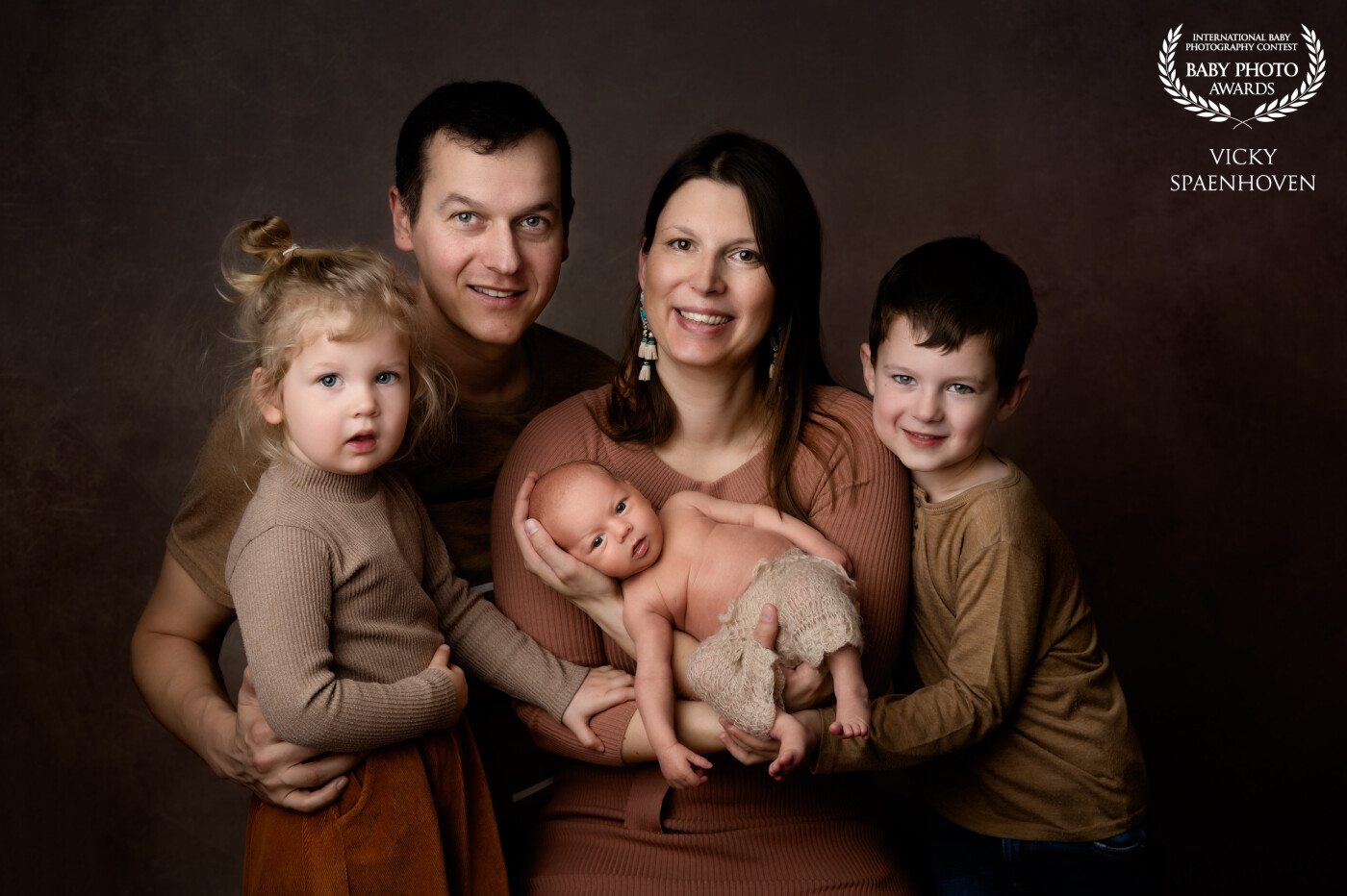 Beautiful family of five. I love their beautiful expressions and the warm color tones in this image.