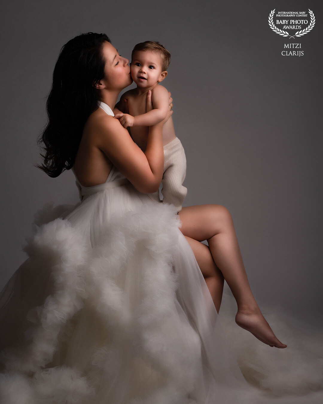 These sessions have a place in my heart..<br />
For this beautiful mom I provided the maternity shoot and newborn shoot, so nice that she came for a mommy & mini shoot now!