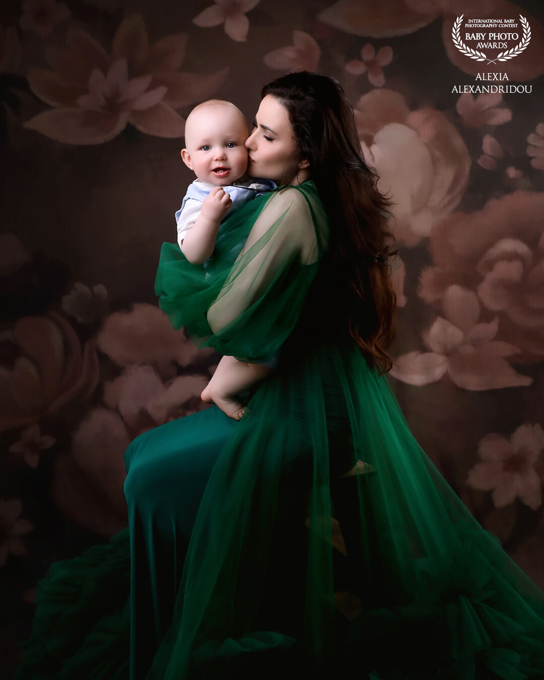 Once upon a time, in a world where magic and love intertwined, there was a mommy and her precious little one. They shared an unbreakable bond, filled with laughter, joy, and a sprinkle of enchantment. To celebrate their special connection, they embarked on a magical mommy and me photo session that would capture their love in all its mystical glory.🤍